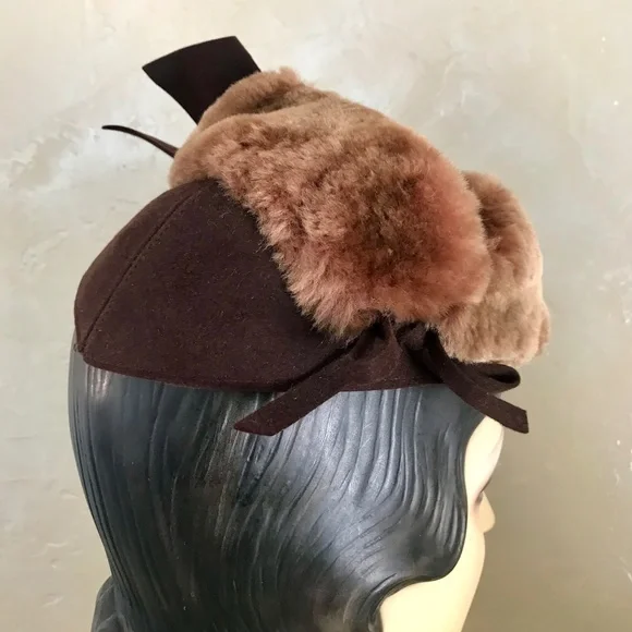 CHIC 1940s' CHOCOLATE BROWN FELT HAT WITH LAMB FUR TRIM AND FELT BOWS